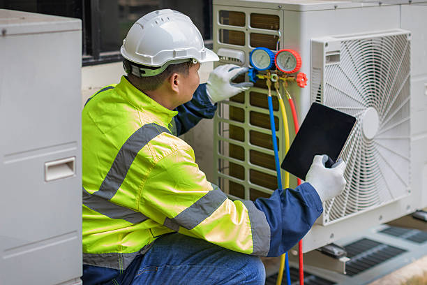 Professional Hvac technician working in Alba, TX